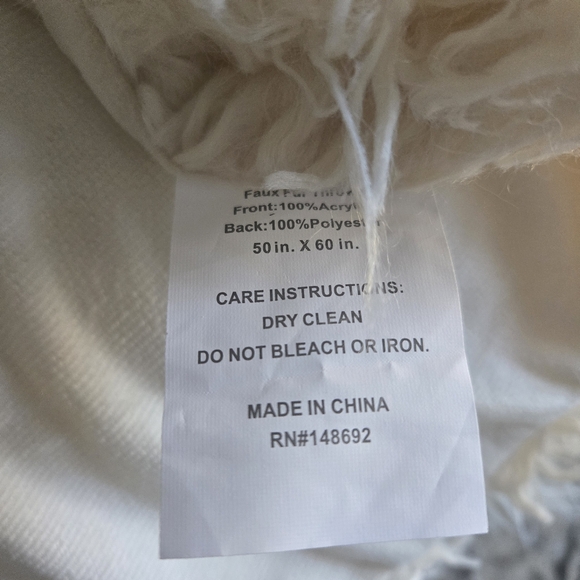 Cream color Faux fur flokati throw blanket. 50x60 inches - Picture 5 of 5